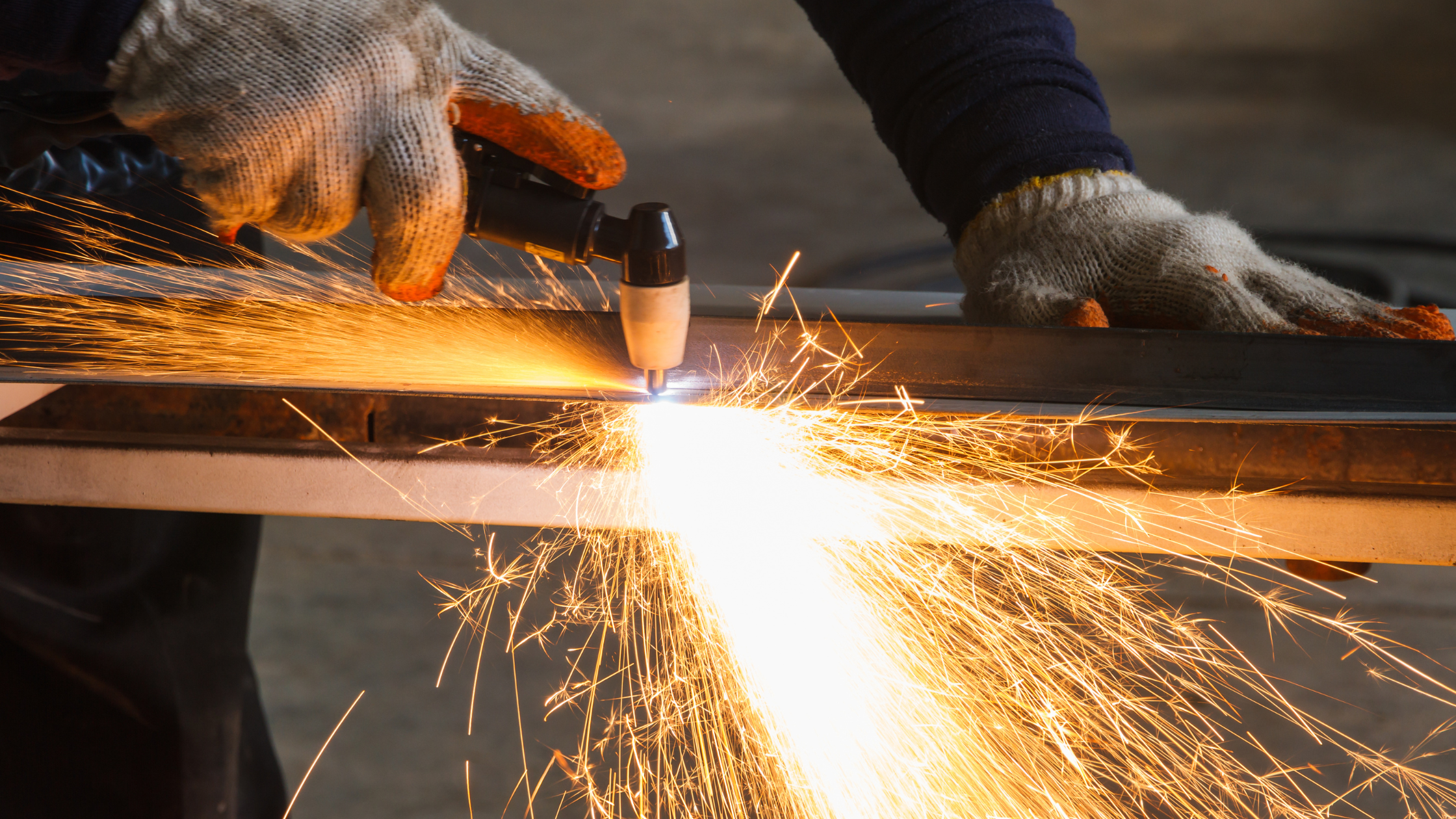 Manual plasma cutting